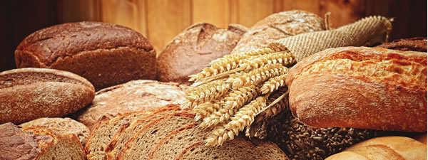 wheat and white bread loafs