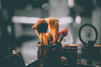 assorted make-up brushes close up photography